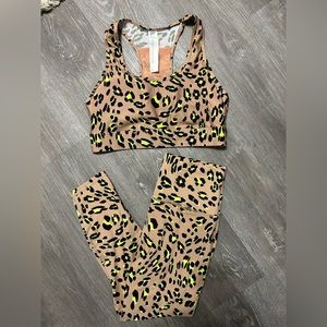 Leopard Fabletics power hold set